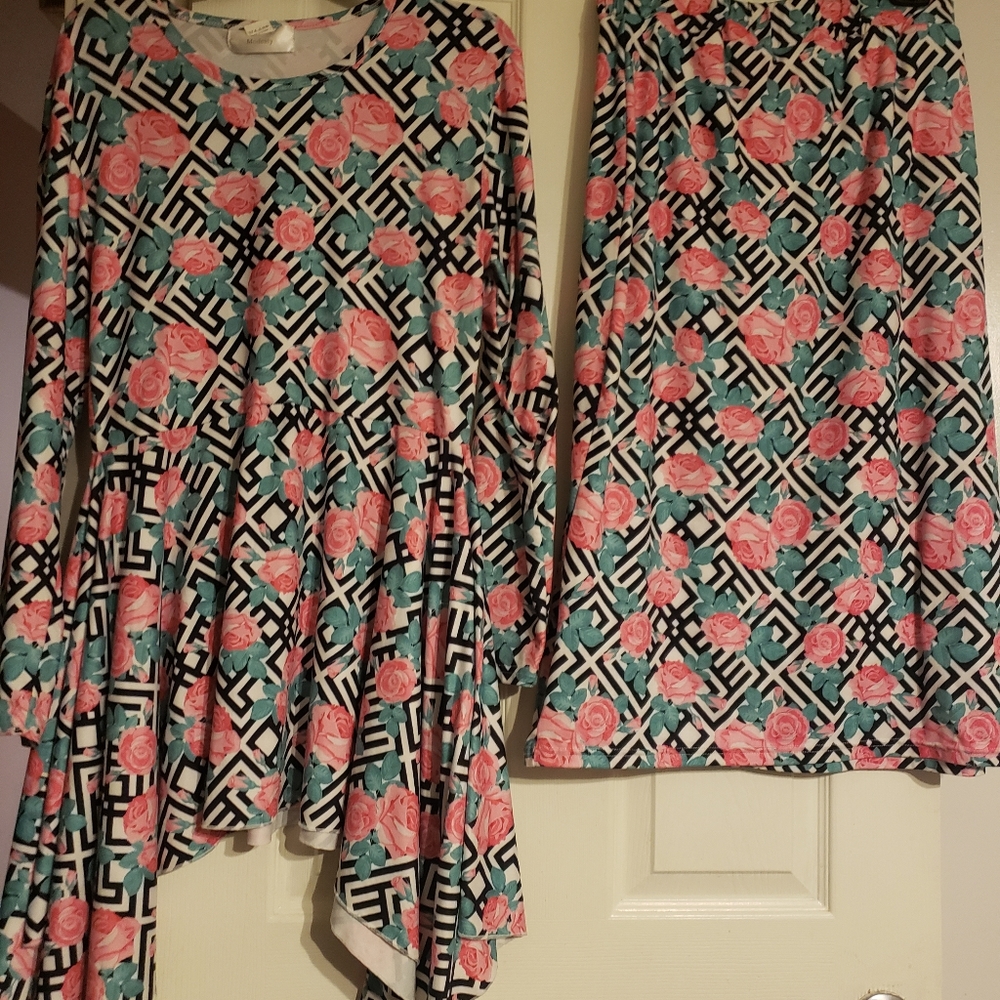 Flattering skirt and sharkbite top